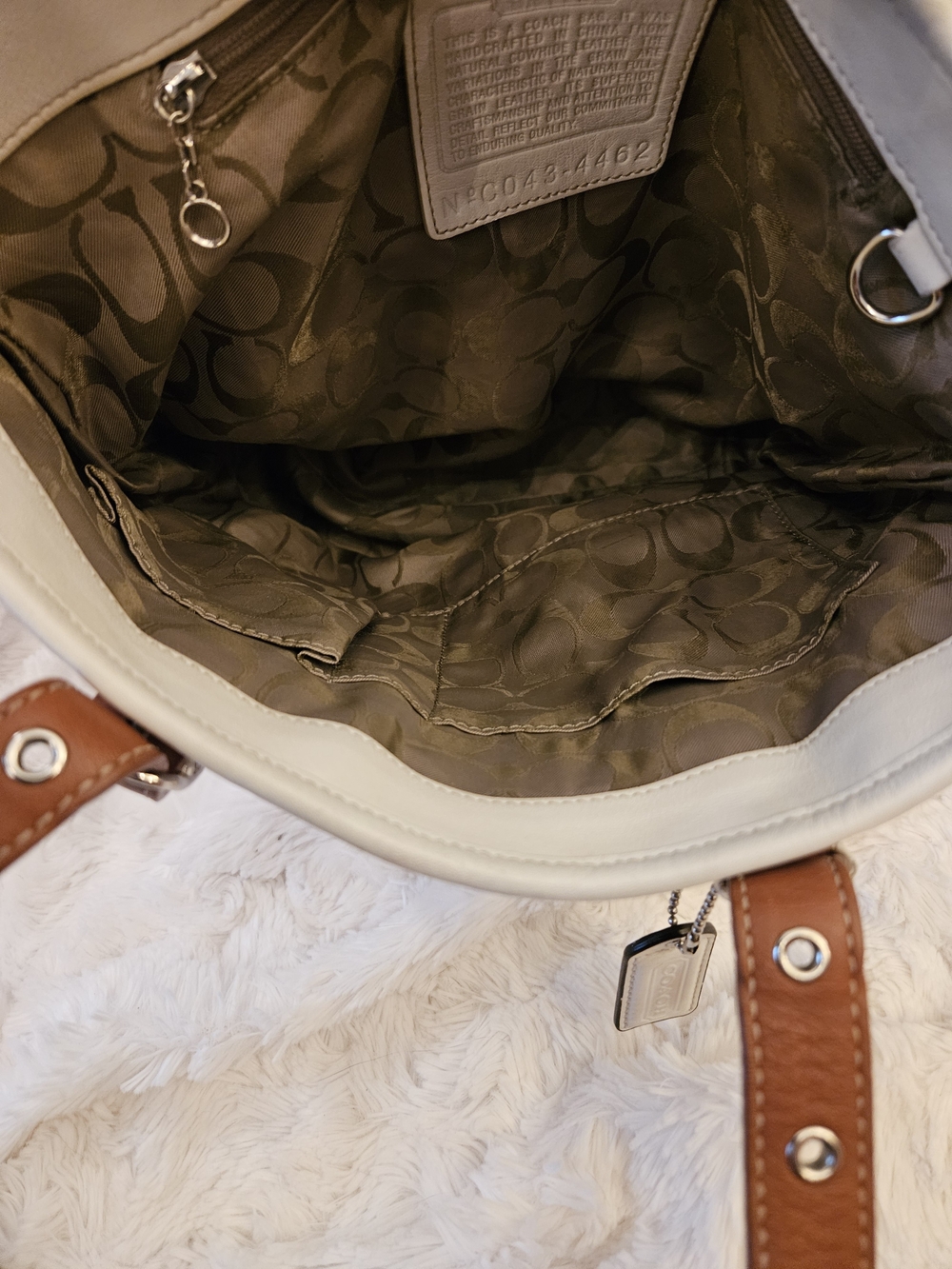 Coach✨️2004 Hamptons Two Toned Leather Tote Bag - Picture 13 of 16